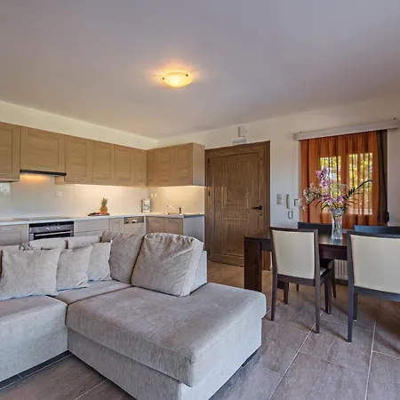With 10 Bedrooms In Kaloniktis-rethymno, With Wonderful Sea View *