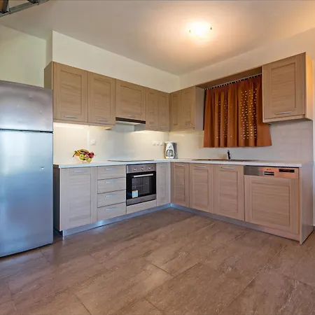 With 10 Bedrooms In Kaloniktis-rethymno, With Wonderful Sea View *