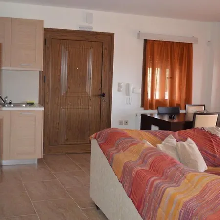 With 10 Bedrooms In Kaloniktis-rethymno, With Wonderful Sea View 别墅 罗希姆诺
