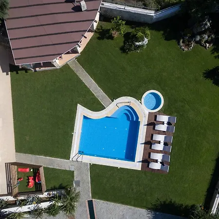 With 10 Bedrooms In Kaloniktis-rethymno, With Wonderful Sea View 罗希姆诺